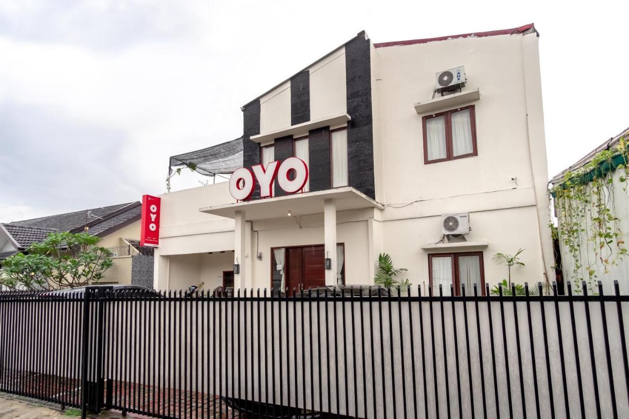 Oyo 2076 Oxy Art Boarding House Medan