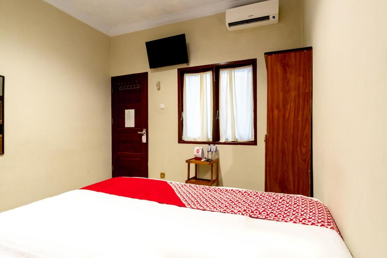 Oyo 2076 Oxy Art Boarding House Hotel