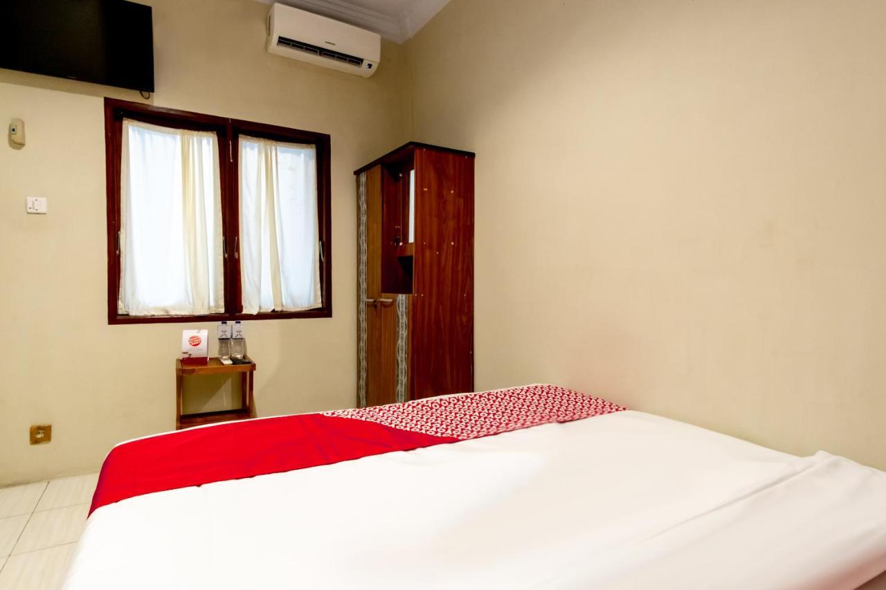 Oyo 2076 Oxy Art Boarding House Hotel Medan